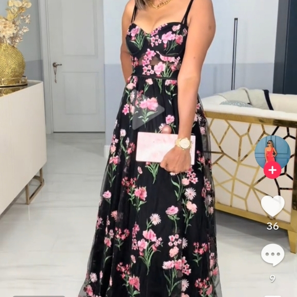 City Studios Floor Length Floral Embroidered Tulle Ballgown Size 1/2 Small - Picture 10 of 11